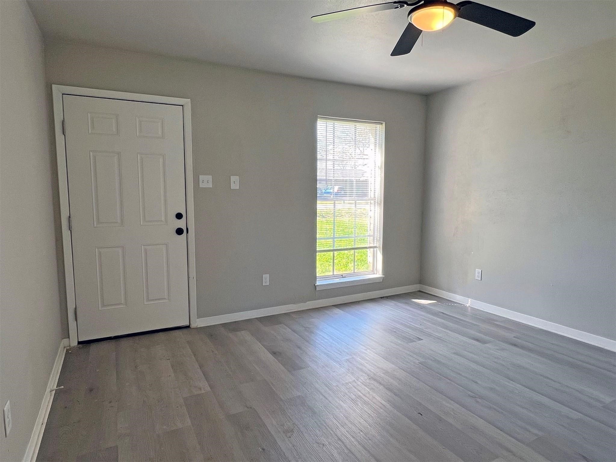 224 Stuart Street Clute, TX 77531 - Photo 8 of 22