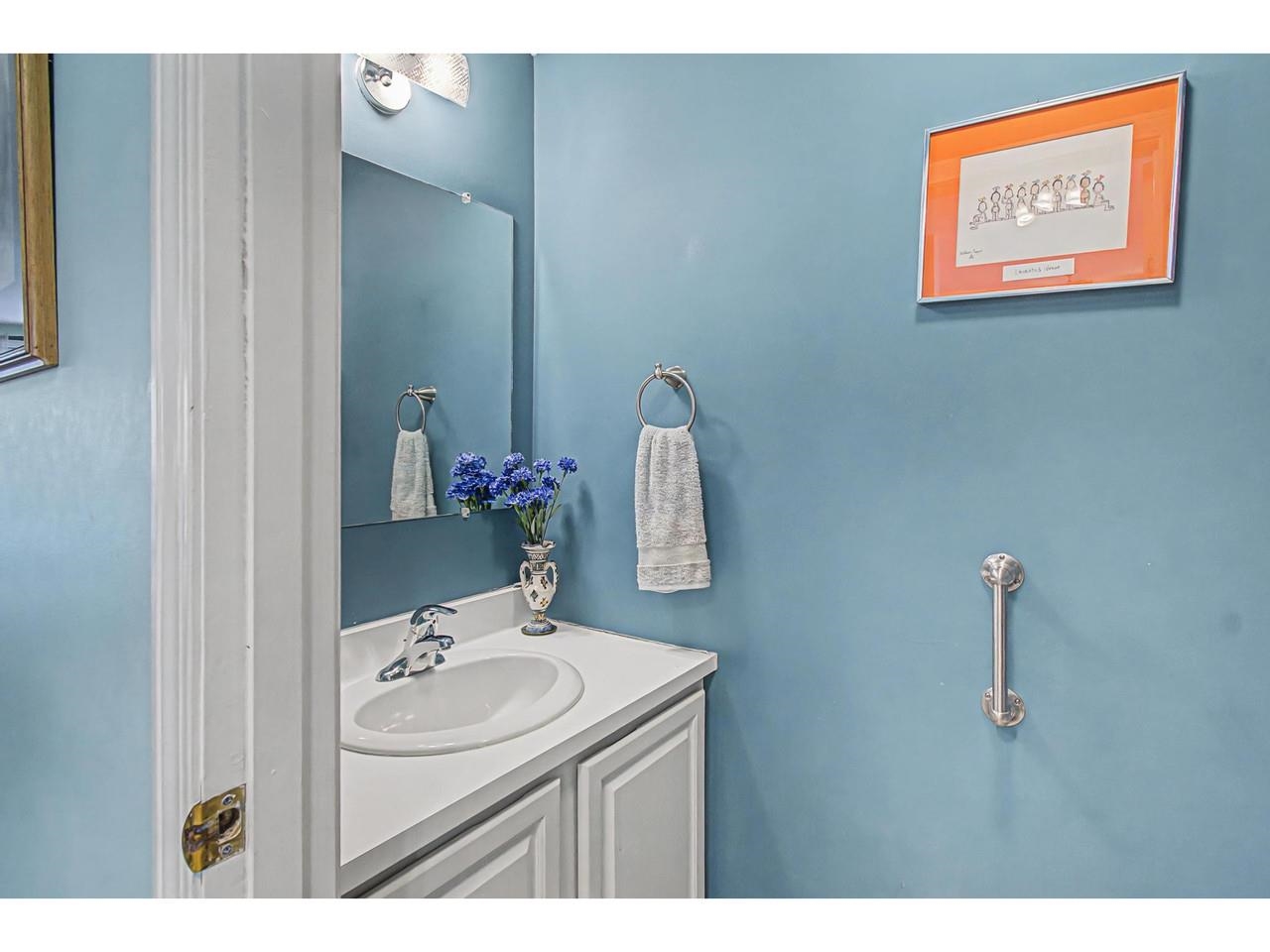 8 Arthur Court Burlington, VT 05403 - Photo 17 of 38