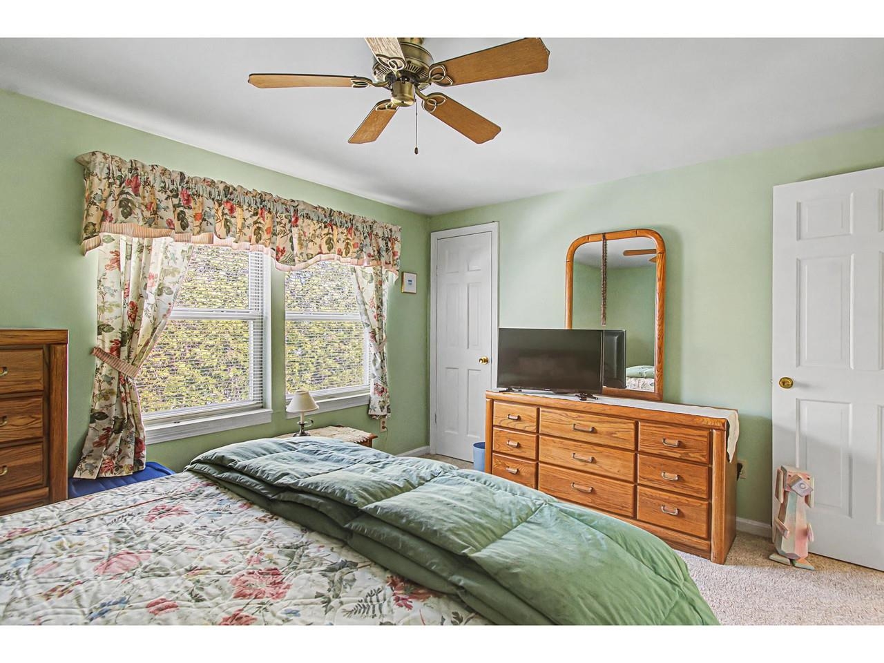 8 Arthur Court Burlington, VT 05403 - Photo 22 of 38