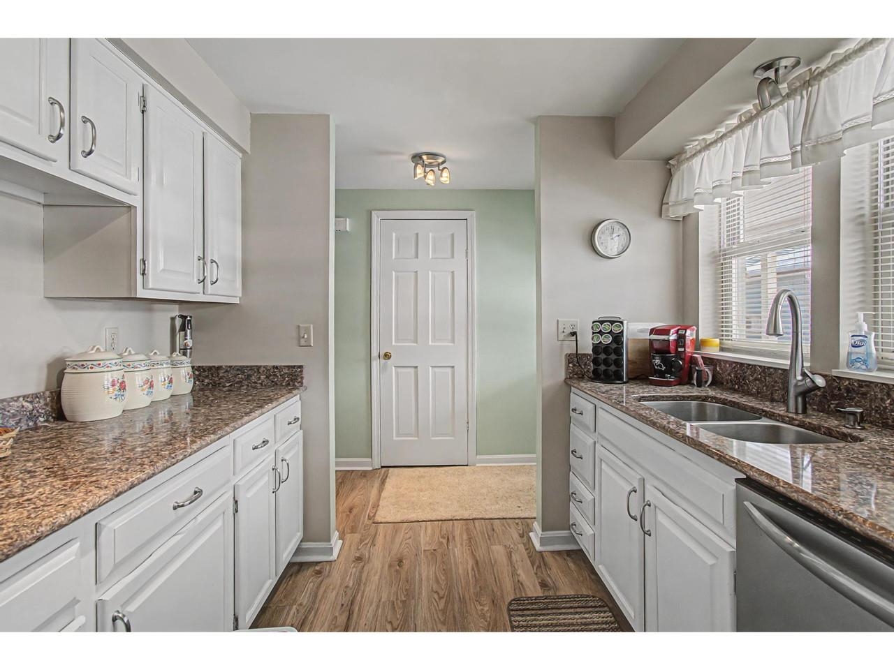 8 Arthur Court Burlington, VT 05403 - Photo 8 of 38