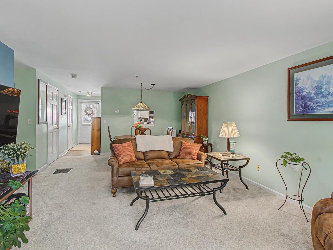 8 Arthur Court Burlington, VT 05403 - Photo 10 of 38