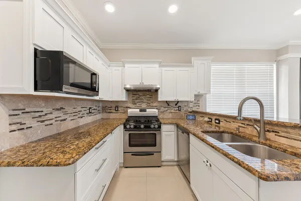 $579,000 | 113 Canterbury Place, Royal Palm Beach, FL 33414