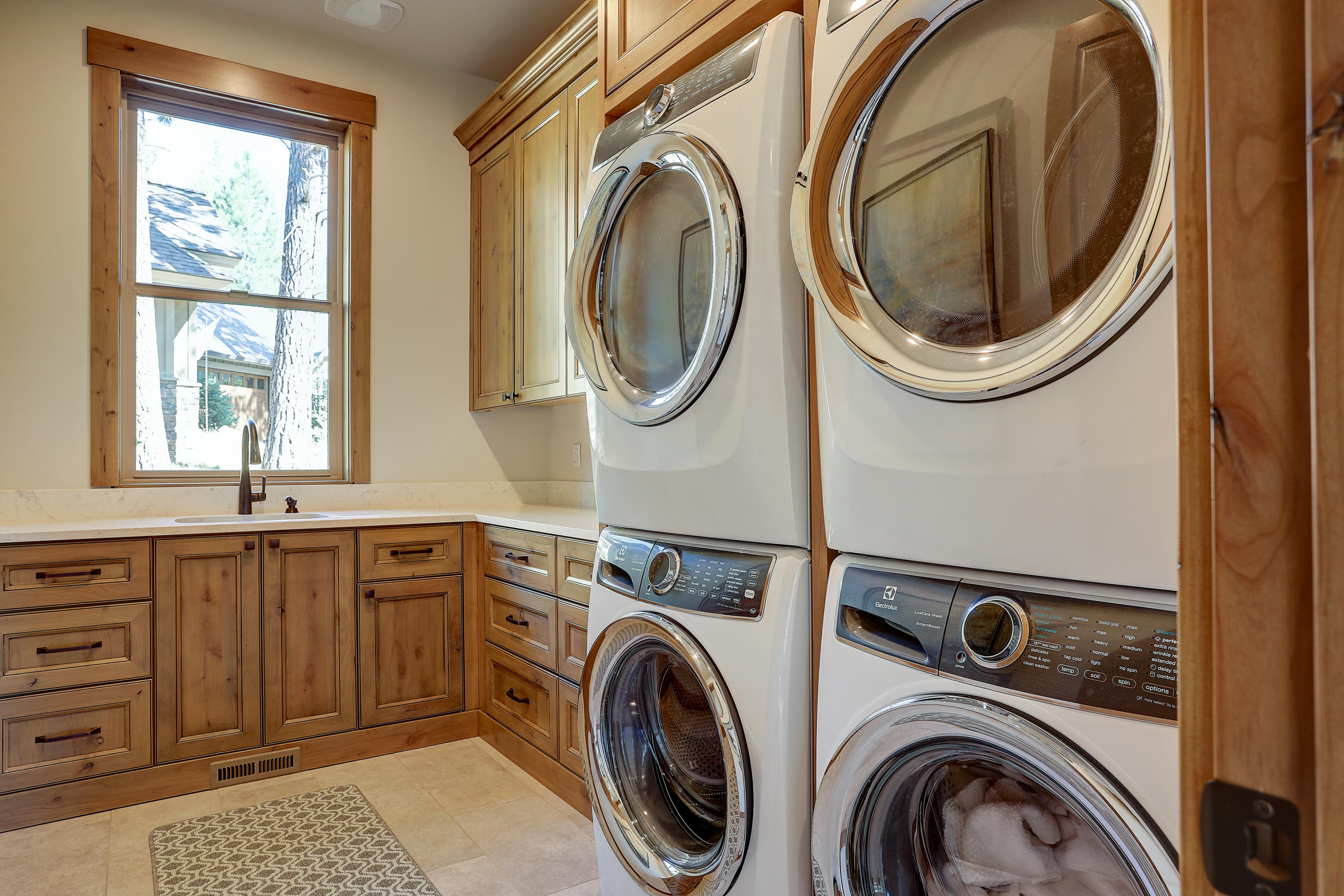 56248 Sable Rock Loop Bend, OR 97707 - Photo 25 of 87 Laundry