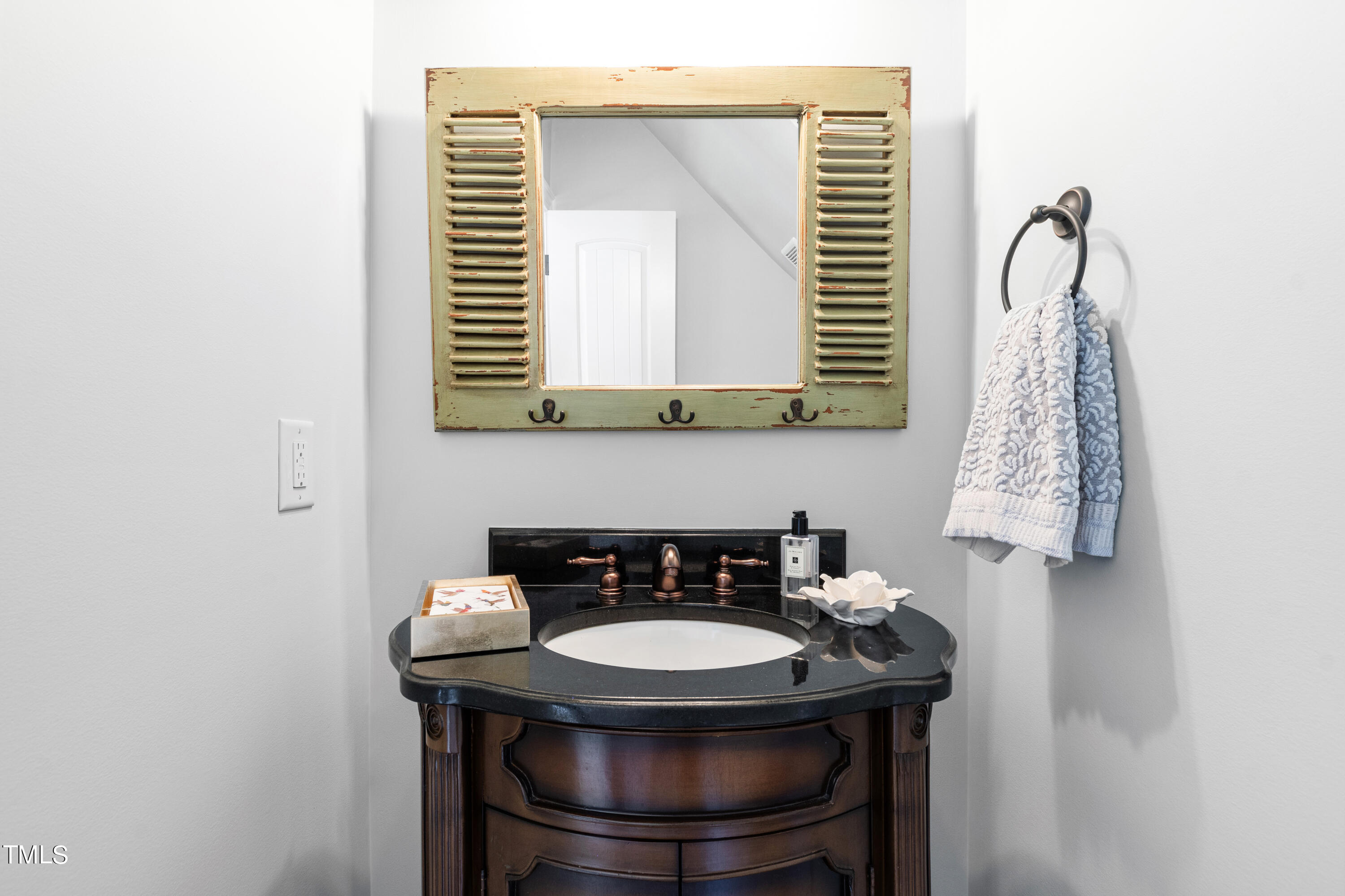 2753 Oberlin Road, Unit 103 Raleigh, NC 27608 - Photo 12 of 30 BAthroom