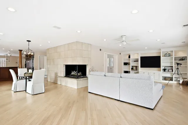 $1,595,000 | 720 South Street, Barrington, IL 60010