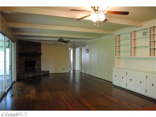 2800 Robinhood Road Winston-Salem, NC 27106 - Photo 4 of 16 Den/Family/Great Room.