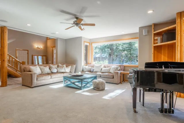 a view of entryway and hall