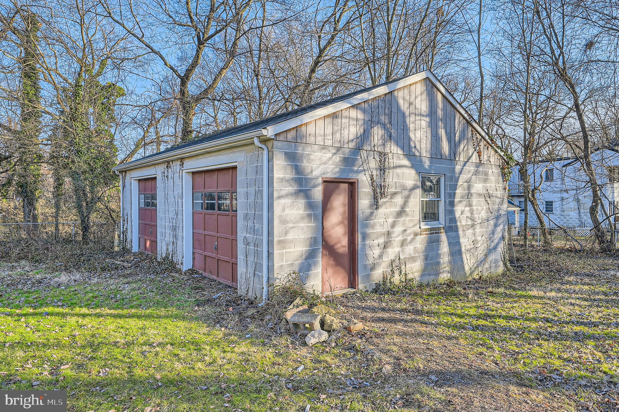 5531 Ritter Avenue Baltimore, MD 21206 - Photo 29 of 37 Detached Garage with Natural Light