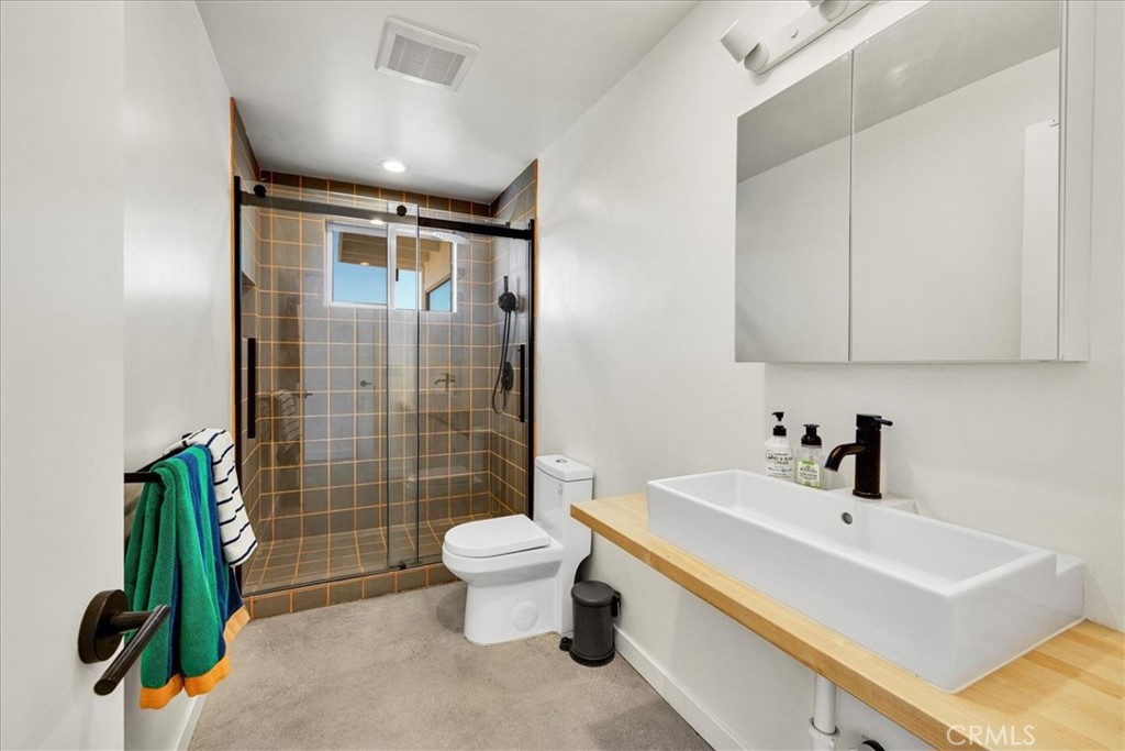 2625 Geronimo Trail Yucca Valley, CA 92285 - Photo 18 of 57 a bathroom with a sink toilet and shower