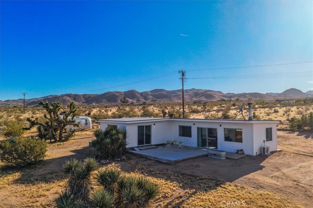 2625 Geronimo Trail Yucca Valley, CA 92285 - Photo 33 of 57 a view of a terrace with a garden