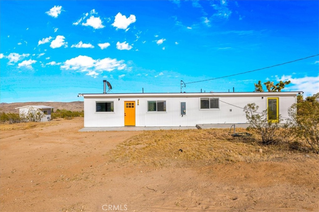2625 Geronimo Trail Yucca Valley, CA 92285 - Photo 35 of 57 a view of a house with a yard