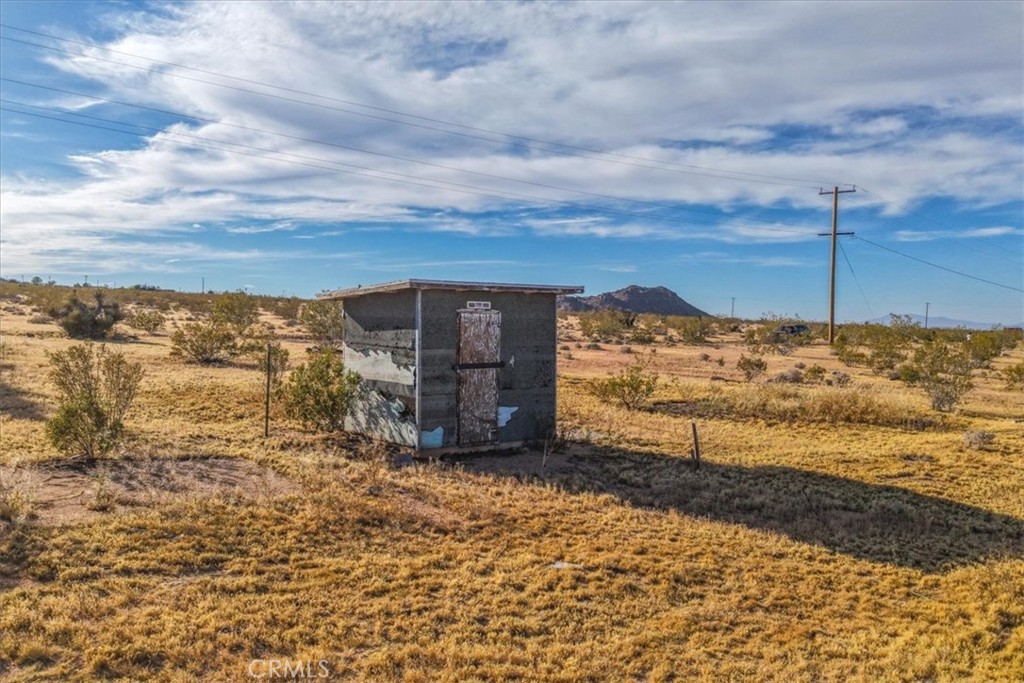 2625 Geronimo Trail Yucca Valley, CA 92285 - Photo 50 of 57 a view of a yard with an ocean view