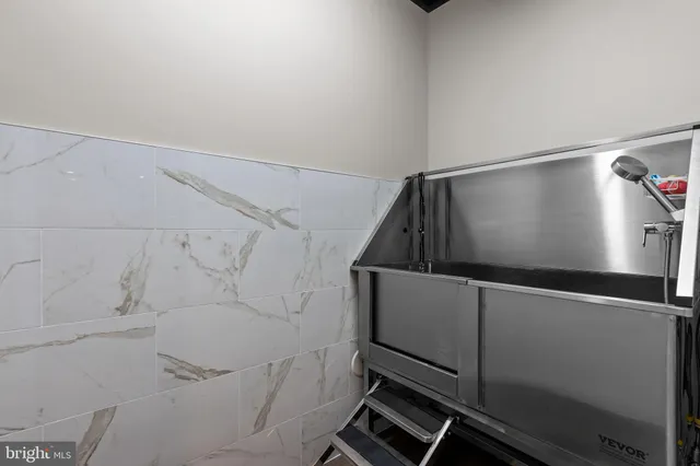 a view of a livingroom with furniture