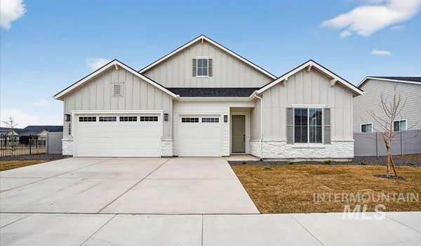 $699,990 | 2431 North Black Fire Avenue, Star, ID 83669