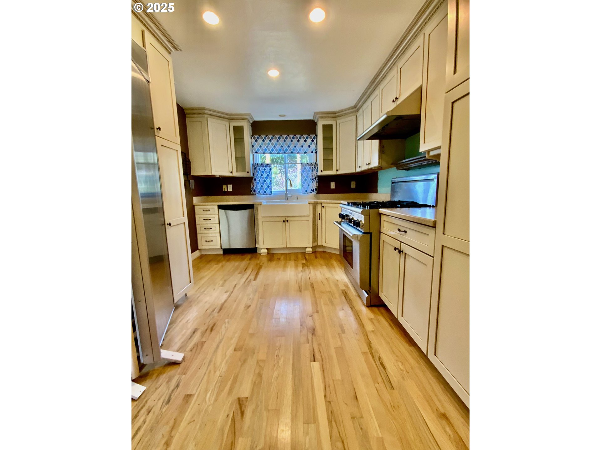 10742 Highway 126 Mapleton, OR 97453 - Photo 24 of 30 a kitchen with stainless steel appliances granite countertop a sink and cabinets