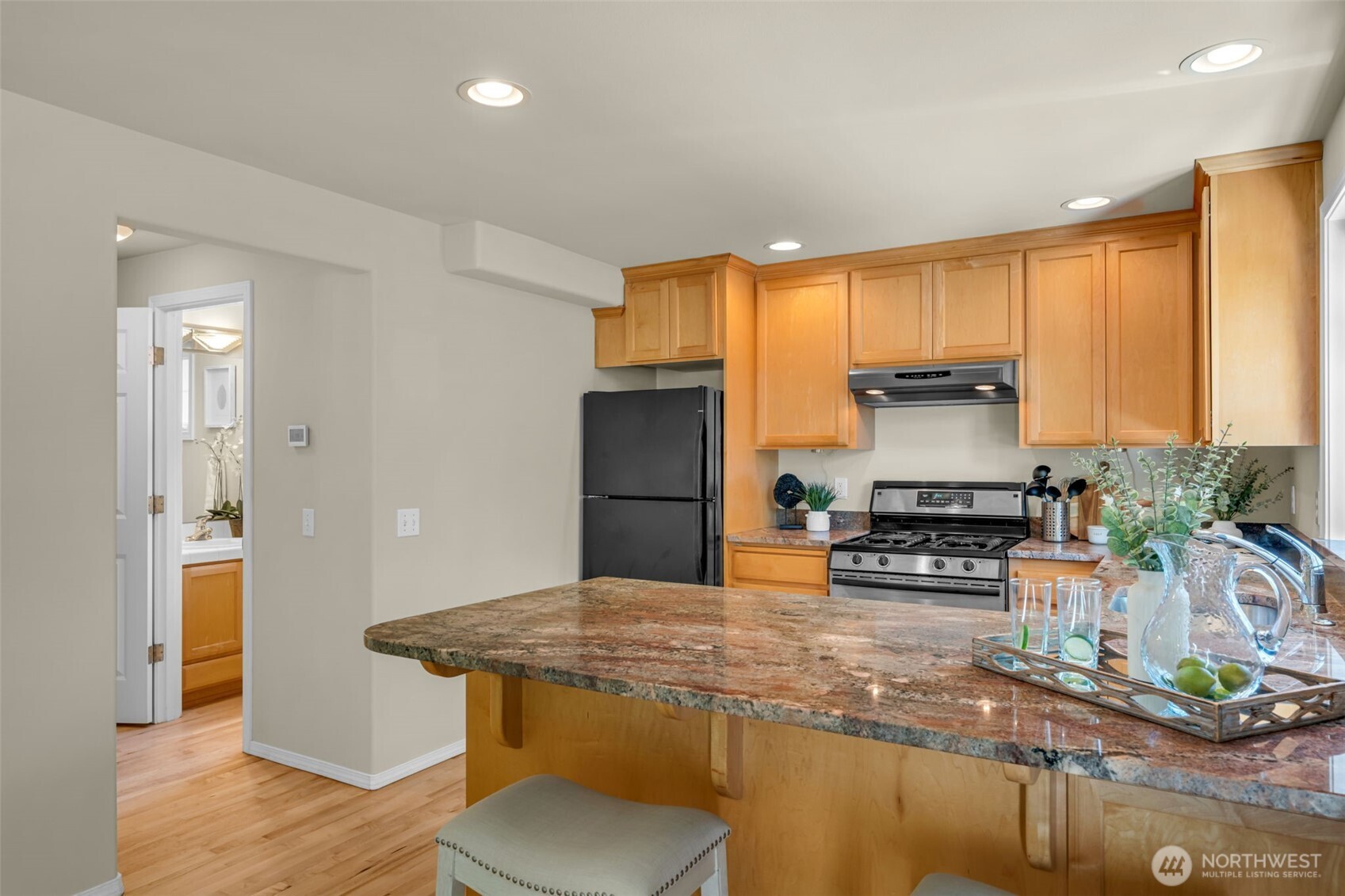 4720 Interlake Avenue North Seattle, WA 98103 - Photo 14 of 40