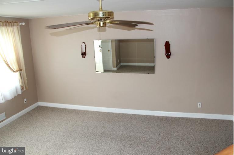 2237 Searles Road Baltimore, MD 21222 - Photo 6 of 12 Living Room