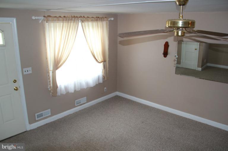 2237 Searles Road Baltimore, MD 21222 - Photo 7 of 12 Living Room