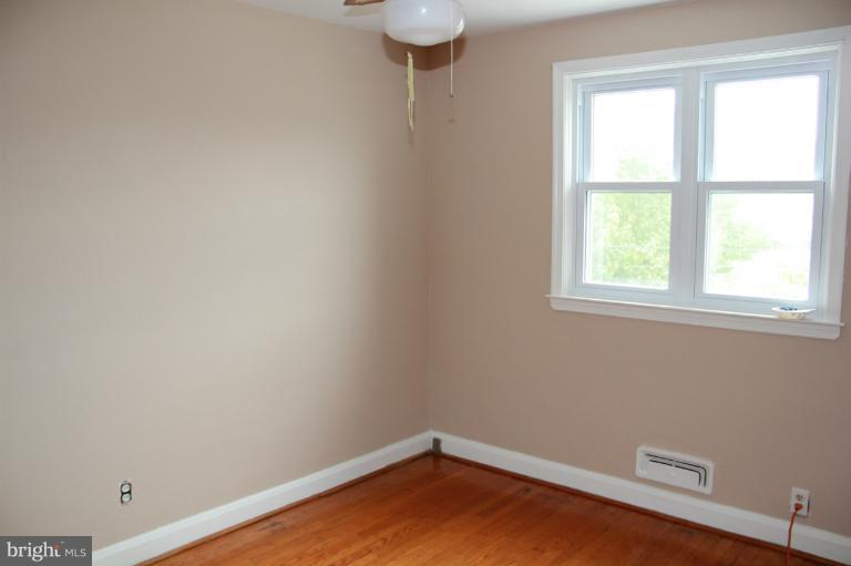 2237 Searles Road Baltimore, MD 21222 - Photo 8 of 12 Interior (General)