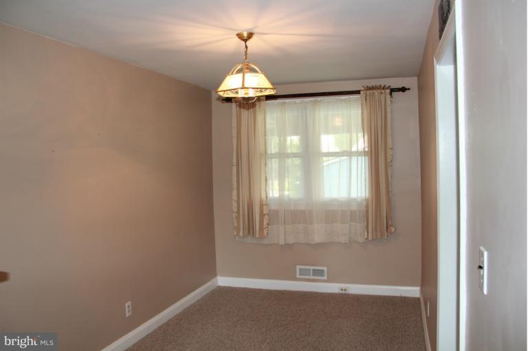 2237 Searles Road Baltimore, MD 21222 - Photo 9 of 12 Dining Room
