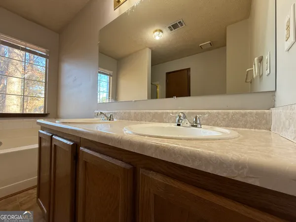 $1,900 | 235 Whirlwind Court, College Park, GA 30349