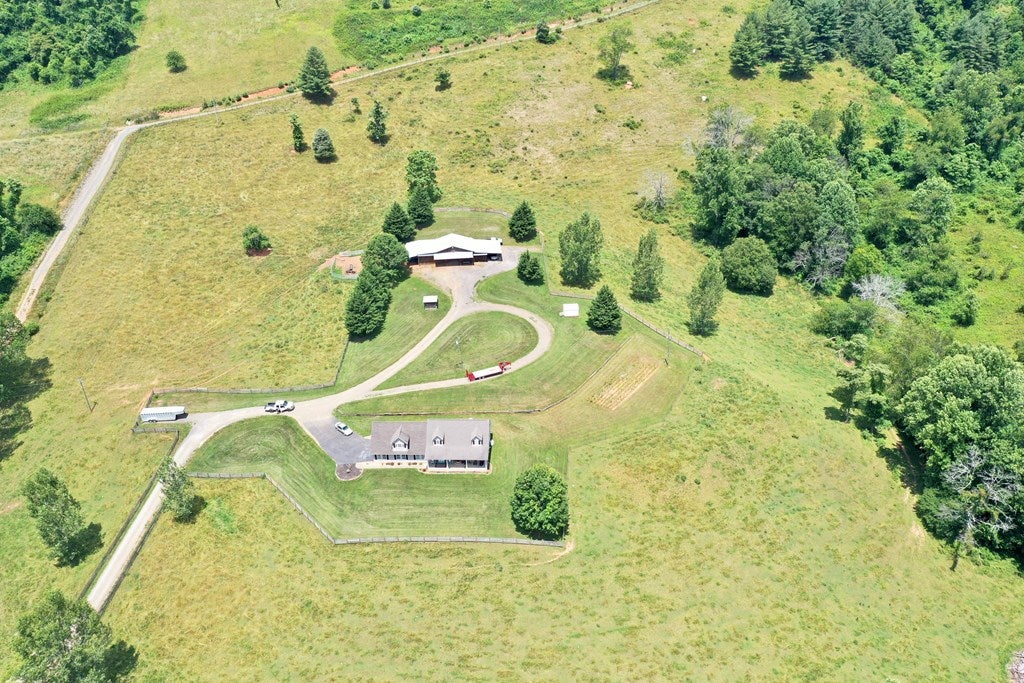 2160 Davis Knob Road Galax, VA 24333 - Photo 39 of 40 Gallery Image 39