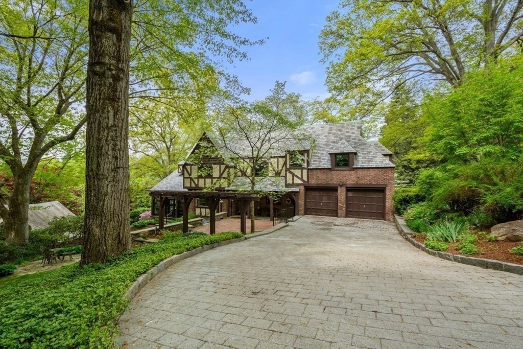 6 Old Colony Road Worcester, MA 01609 - Photo 4 of 39 Gallery Image 4