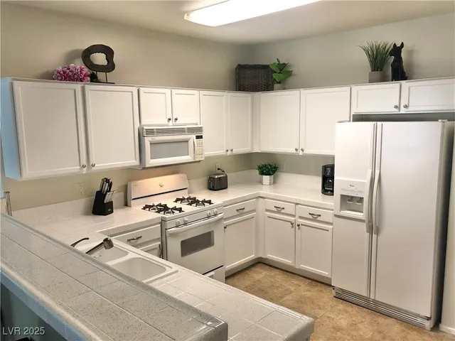 $2,295 | 1004 Duckhorn Court, Unit 201, Las Vegas, NV 89144