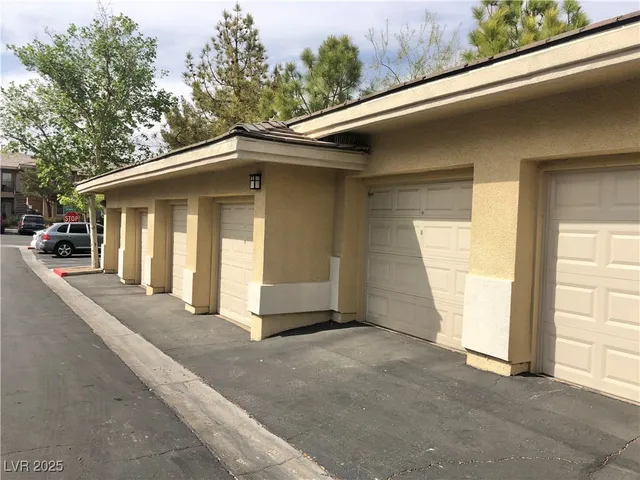 $2,295 | 1004 Duckhorn Court, Unit 201, Las Vegas, NV 89144