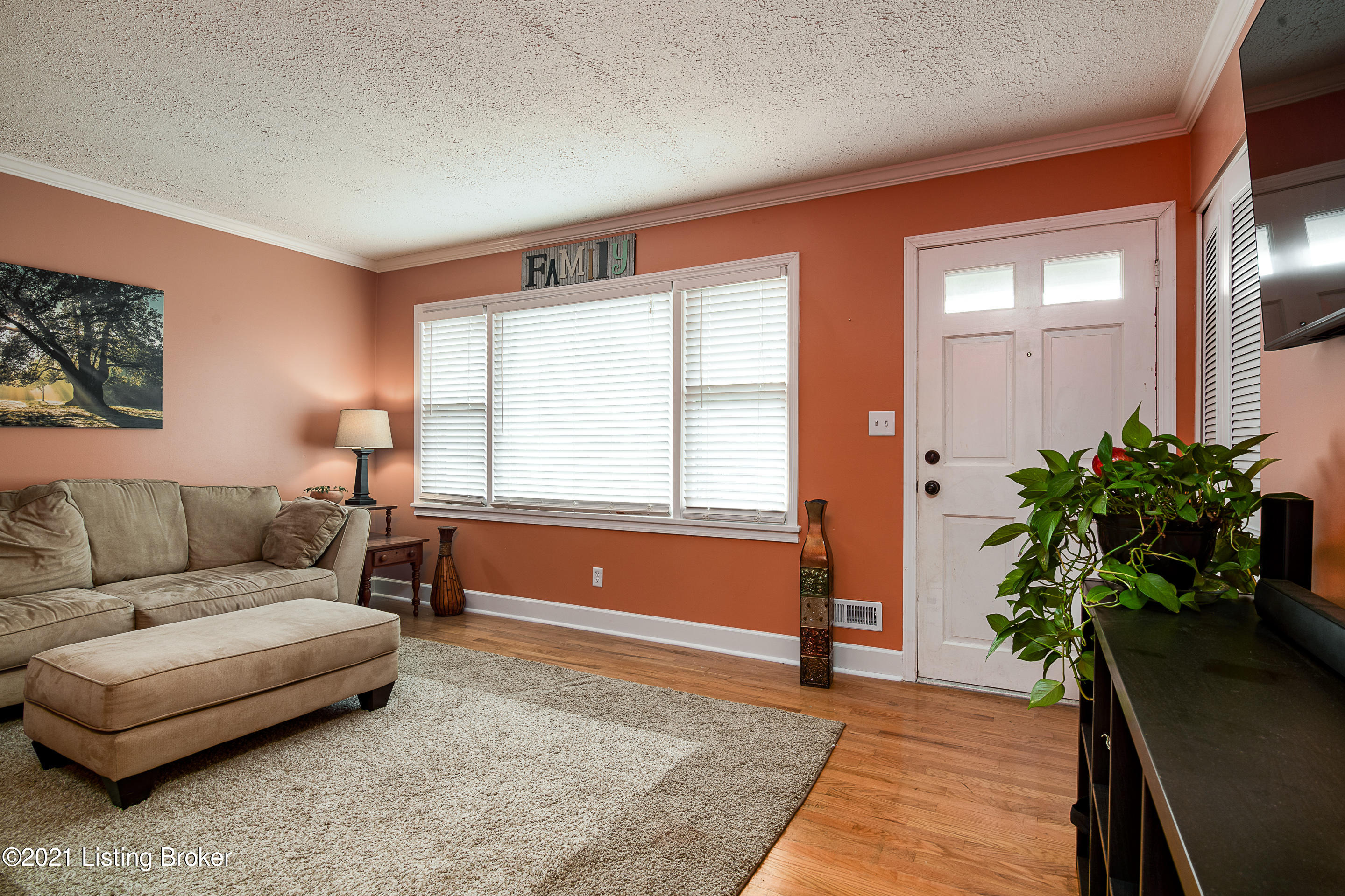 9324 Fairground Road Louisville, KY 40291 - Photo 7 of 39 DHI-2