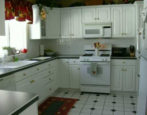 3529 McConnell Road Hermitage, PA 16148 - Photo 3 of 8 Kitchen.