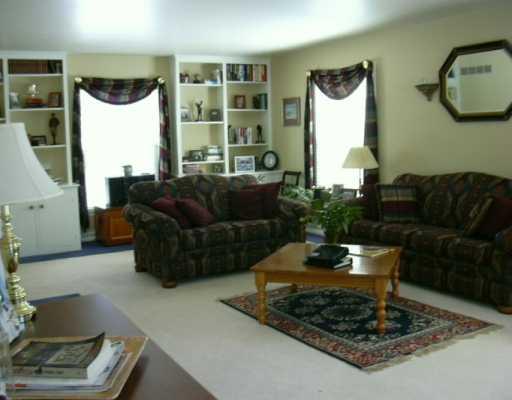 3529 McConnell Road Hermitage, PA 16148 - Photo 5 of 8 Living Room.