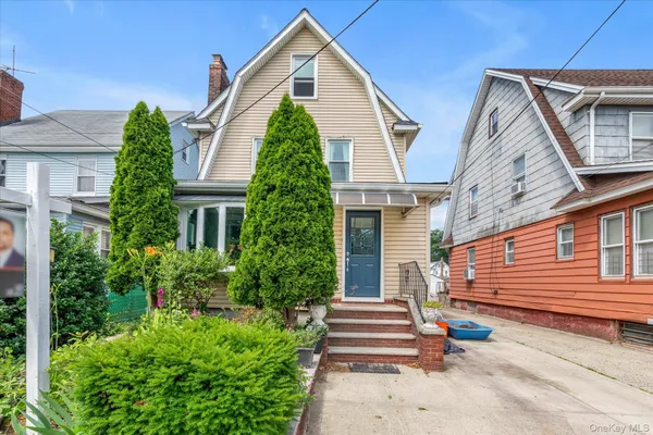 $825,000 | 104-14 212th Street | Bellaire Park