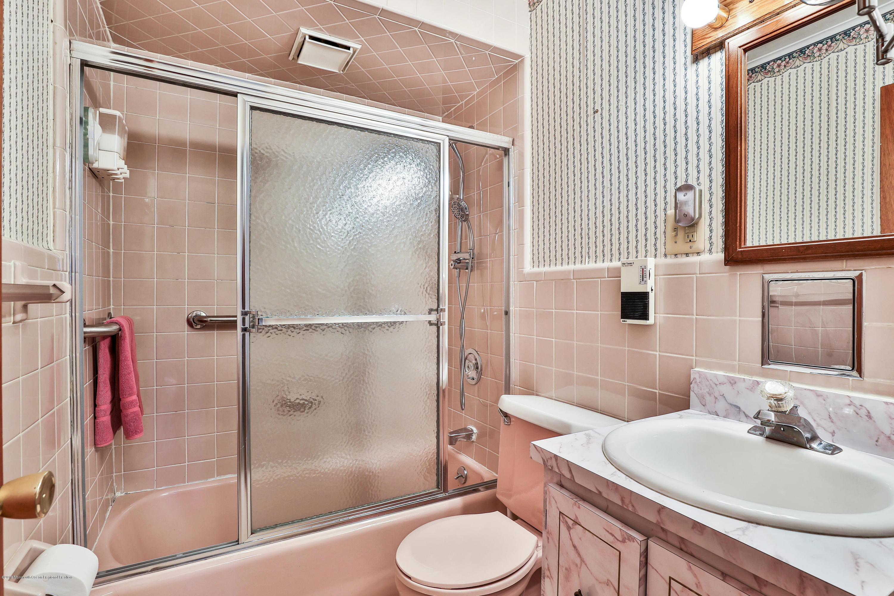 1701 Logan Road Asbury Park, NJ 07712 - Photo 10 of 20 Full Hall Bath
