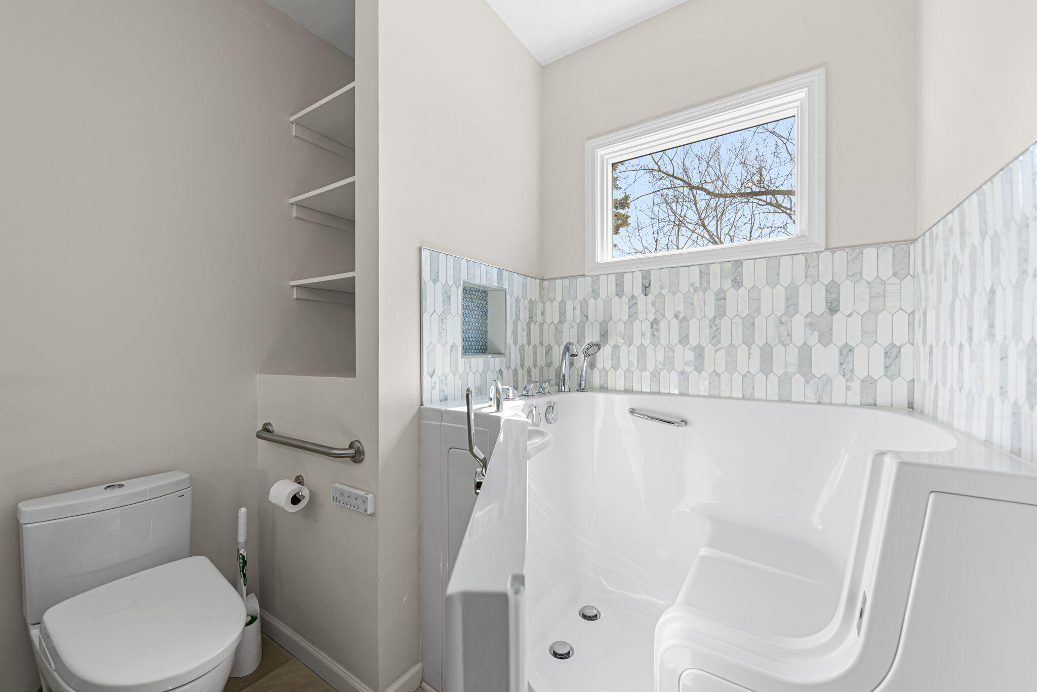 8632 Oak Avenue Gary, IN 46403 - Photo 14 of 34 a bathroom with a toilet and a shower