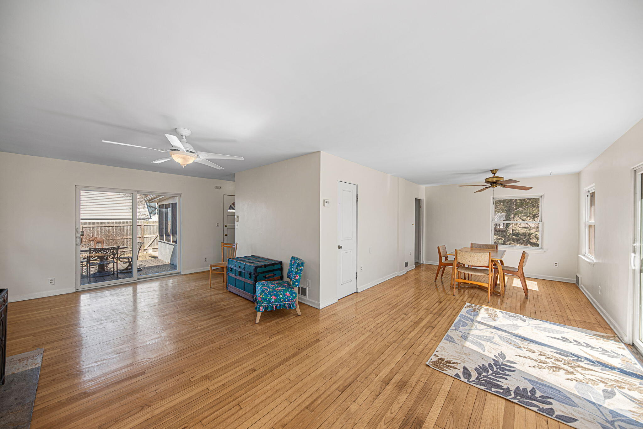 8632 Oak Avenue Gary, IN 46403 - Photo 7 of 34 a living room with furniture and a table