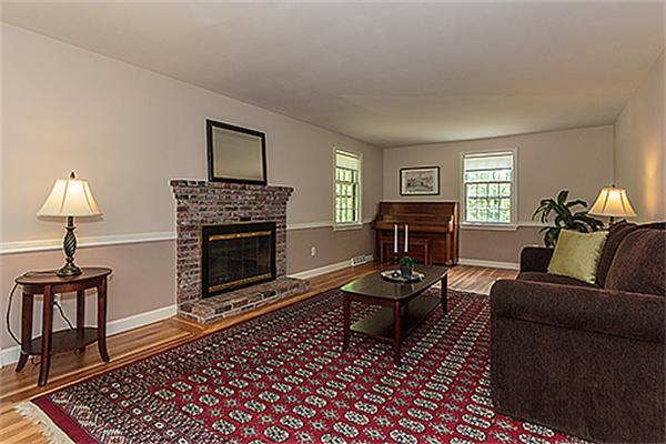 6 Footpath Road Chelmsford, MA 01824 - Photo 3 of 27 Gallery Image 3