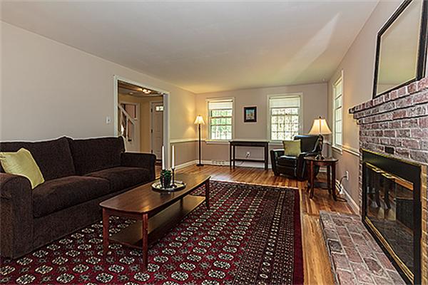 6 Footpath Road Chelmsford, MA 01824 - Photo 9 of 27 Gallery Image 9