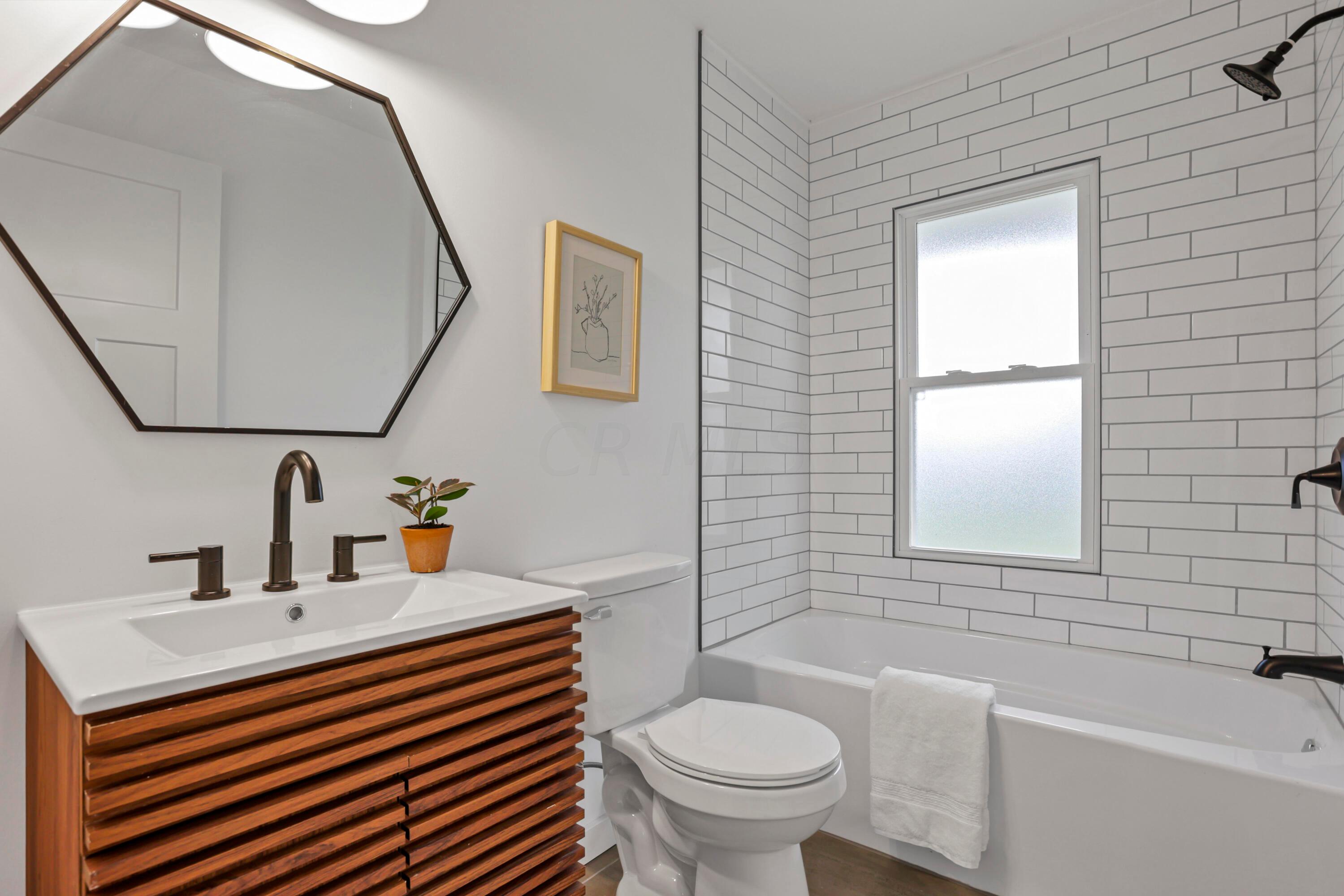 1088 Amity Road Galloway, OH 43119 - Photo 26 of 34 1st Floor Full Bathroom