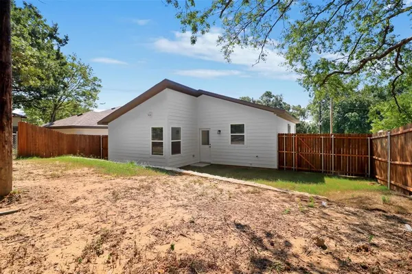 $1,475 | 719 Maple Row, Denison, TX 75021