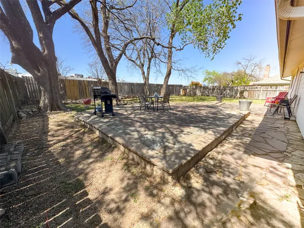 a view of a backyard of the house