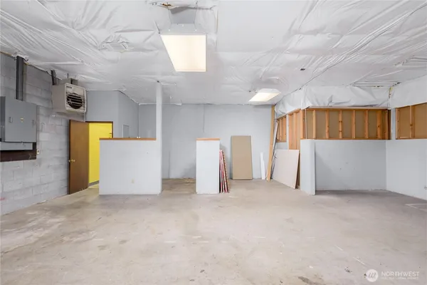 $3,000 | 445 West Washington Street, Sequim, WA 98382