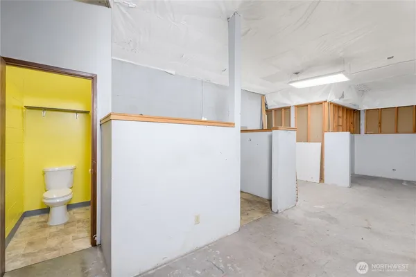 $3,000 | 445 West Washington Street, Sequim, WA 98382