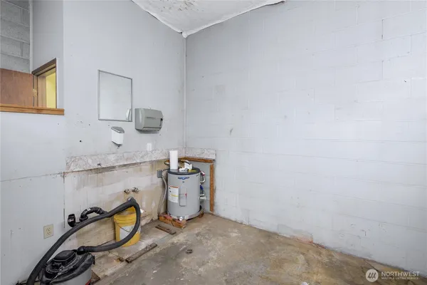 $3,000 | 445 West Washington Street, Sequim, WA 98382