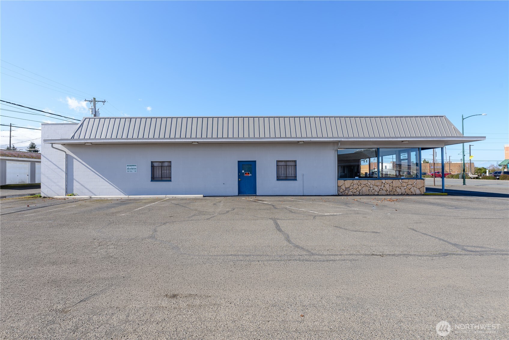 445 West Washington Street Sequim, WA 98382 - Photo 25 of 27 a outdoor space with a house