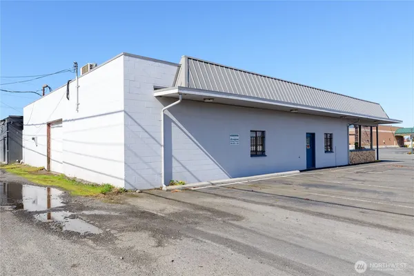 $3,000 | 445 West Washington Street, Sequim, WA 98382