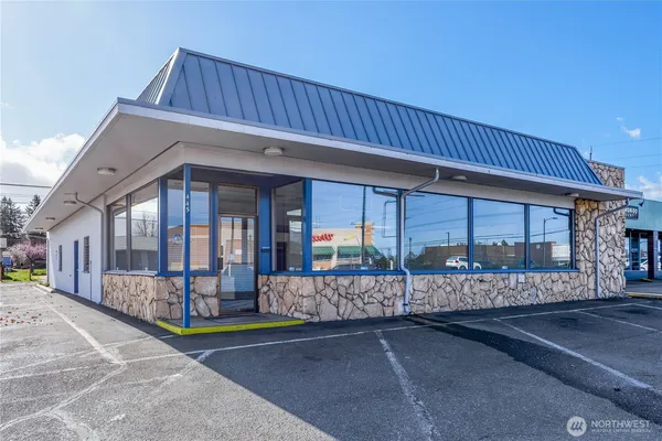 $3,000 | 445 West Washington Street, Sequim, WA 98382