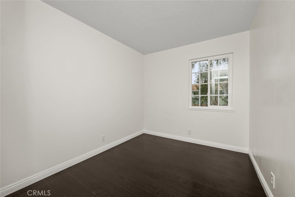 19855 Coventry Lane Huntington Beach, CA 92646 - Photo 33 of 55 Bedroom 3 – office or hobby room