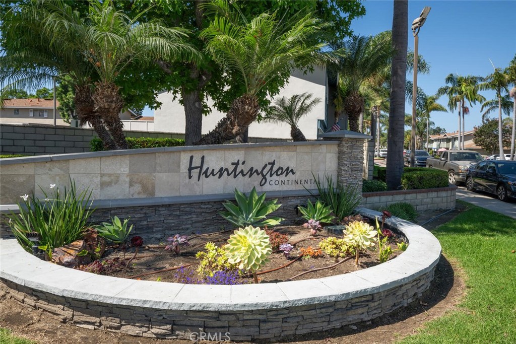 19855 Coventry Lane Huntington Beach, CA 92646 - Photo 4 of 55 Enjoy coastal living at Huntington Beach Continentals.