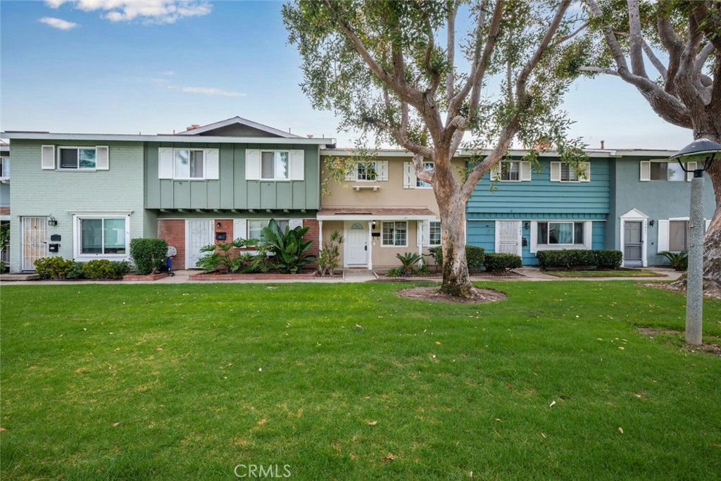 19855 Coventry Lane Huntington Beach, CA 92646 - Photo 51 of 55 Make the Continentals your next place to call home.